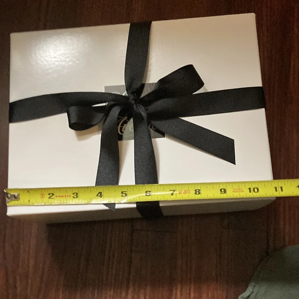 NWT: Authentic Saks Fifth Avenue gift box (no product)